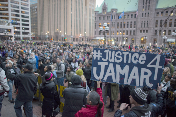 Protesting the decision to not prosecute police for murder of Jamar Clark. Photo:Fibonacci Blue