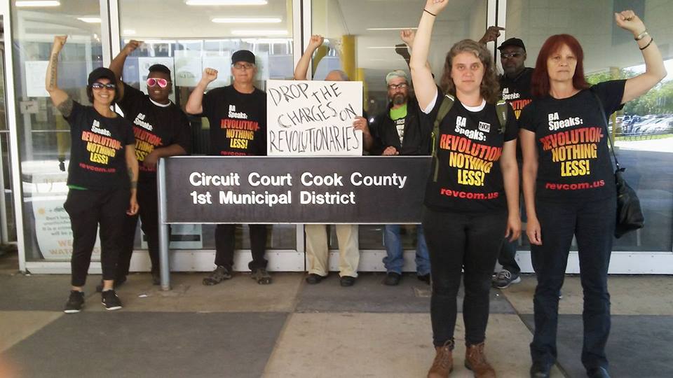 El Club Revolución Chicago se manifiesta frente al Juzgado del Condado de Cook