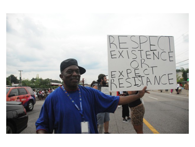 “Respetar existencia o esperar resistencia”. Ferguson, Misuri, 11 15 agosto. Foto: Li Onesto/Revolución 
