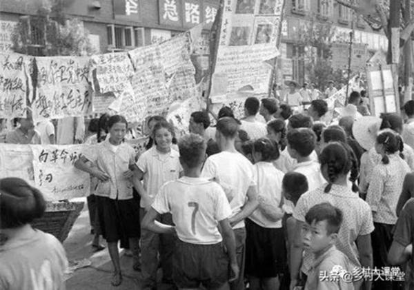China, during Cultural Revolution: People gathering to discuss a "big-character poster."