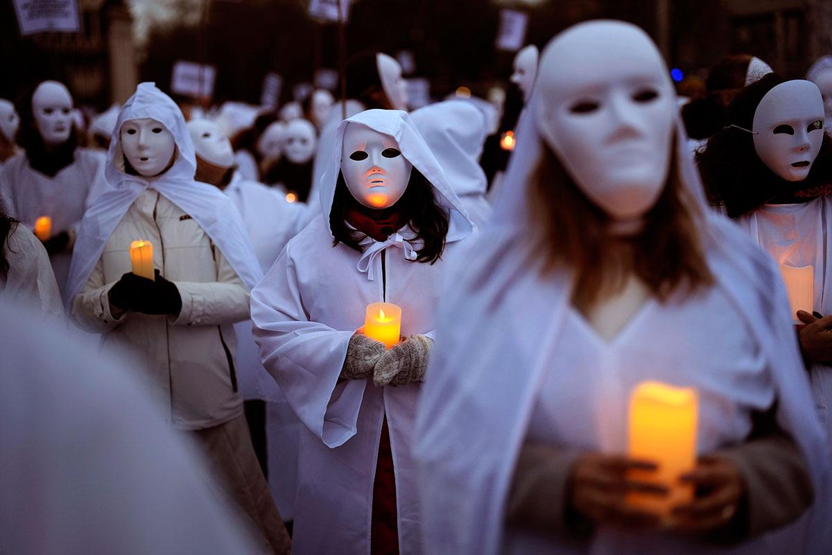 IWD Spain: women at vigil to protest violence against women